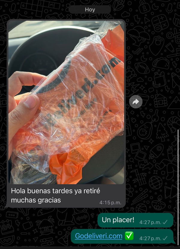 Muy serios. Llega bien